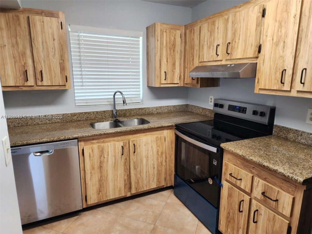 6061 Shakerwood Cir # 208, Tamarac FL 33319