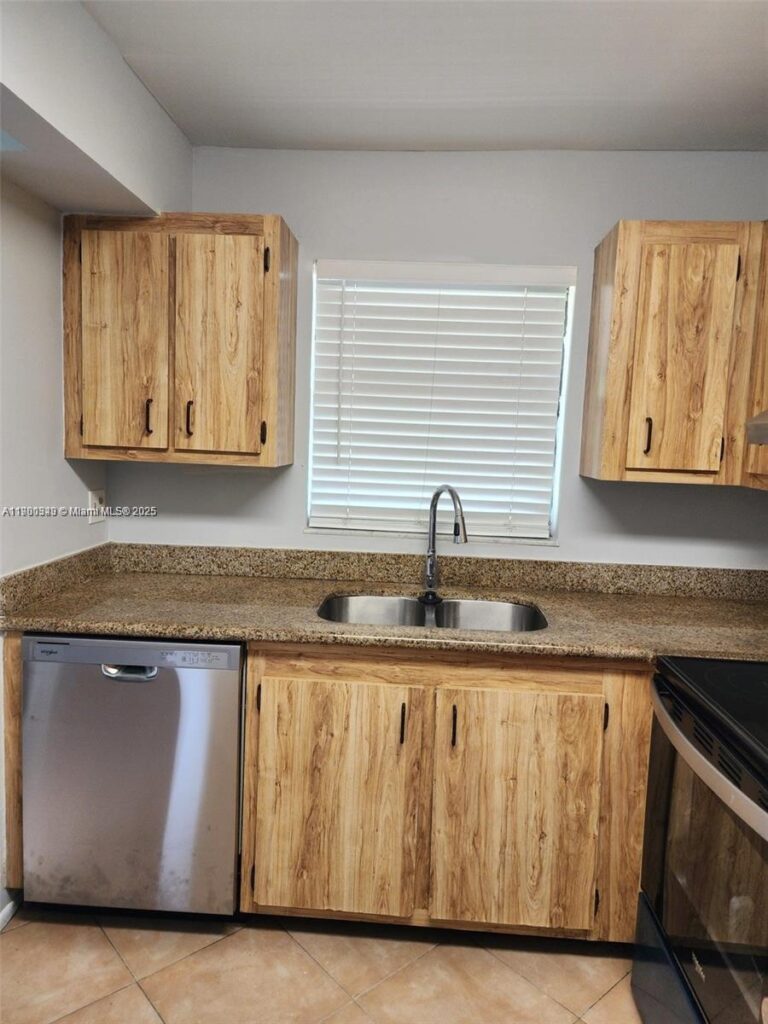 6061 Shakerwood Cir # 208, Tamarac FL 33319