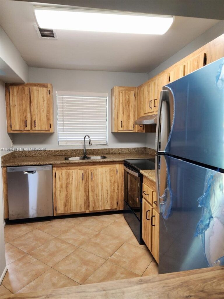 6061 Shakerwood Cir # 208, Tamarac FL 33319
