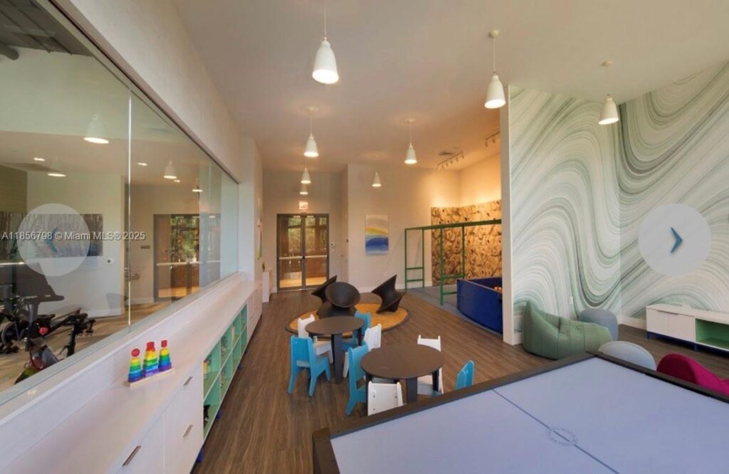 16385 Biscayne Blvd # 2720, North Miami Beach FL 33160