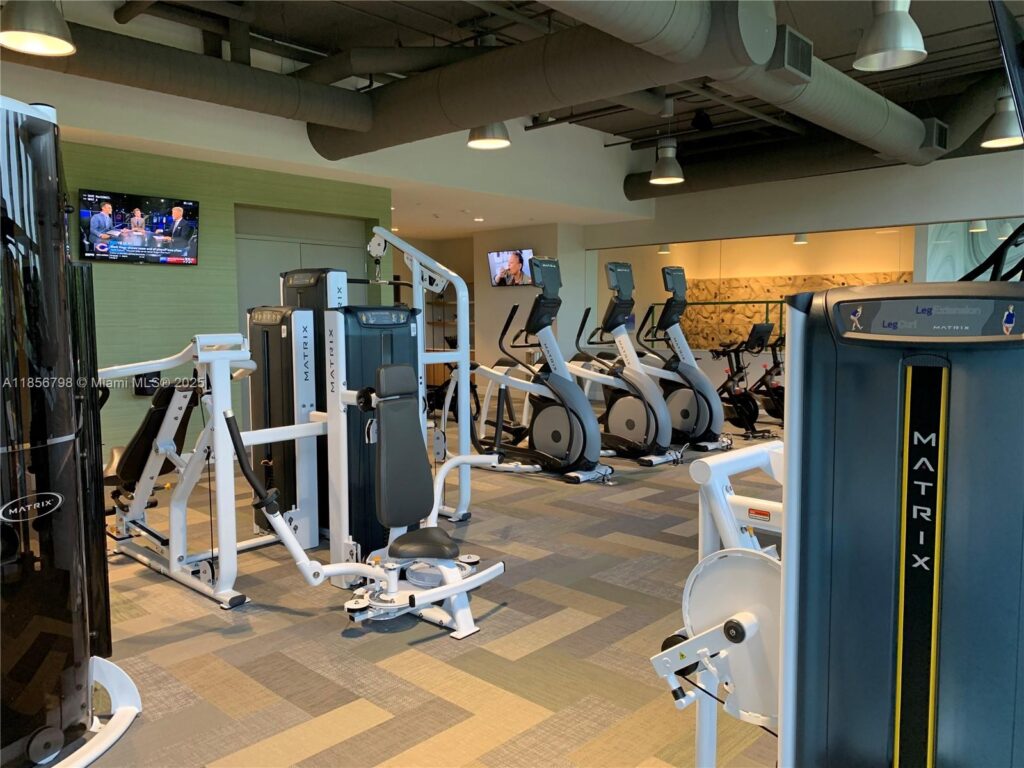 16385 Biscayne Blvd # 2720, North Miami Beach FL 33160