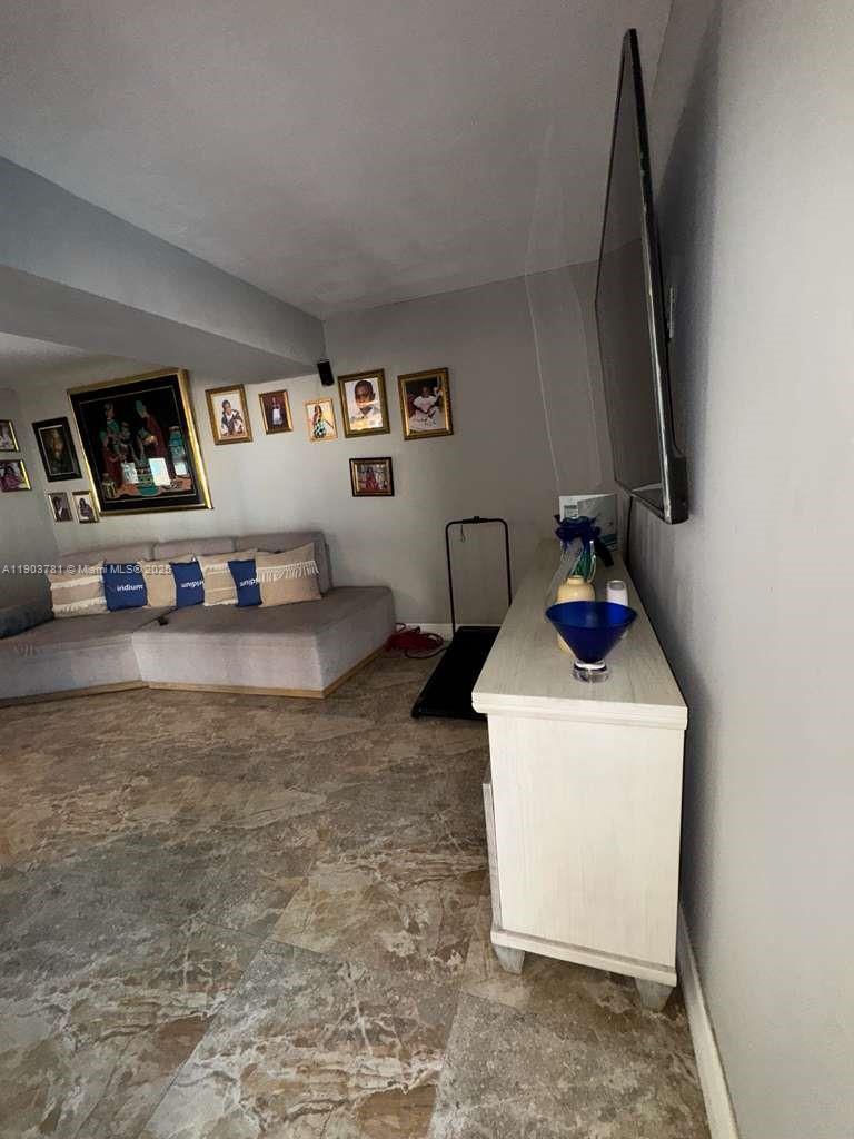 6391 SW 34th St, Miramar FL 33023
