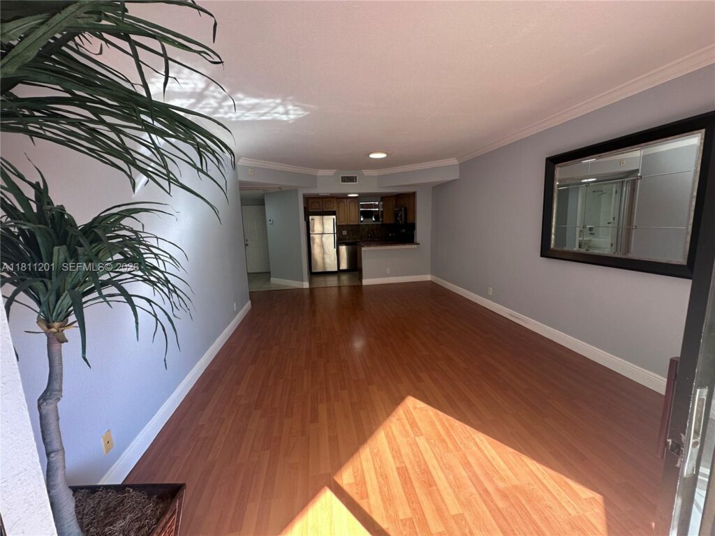 8290 Lake Dr # 502, Doral FL 33166