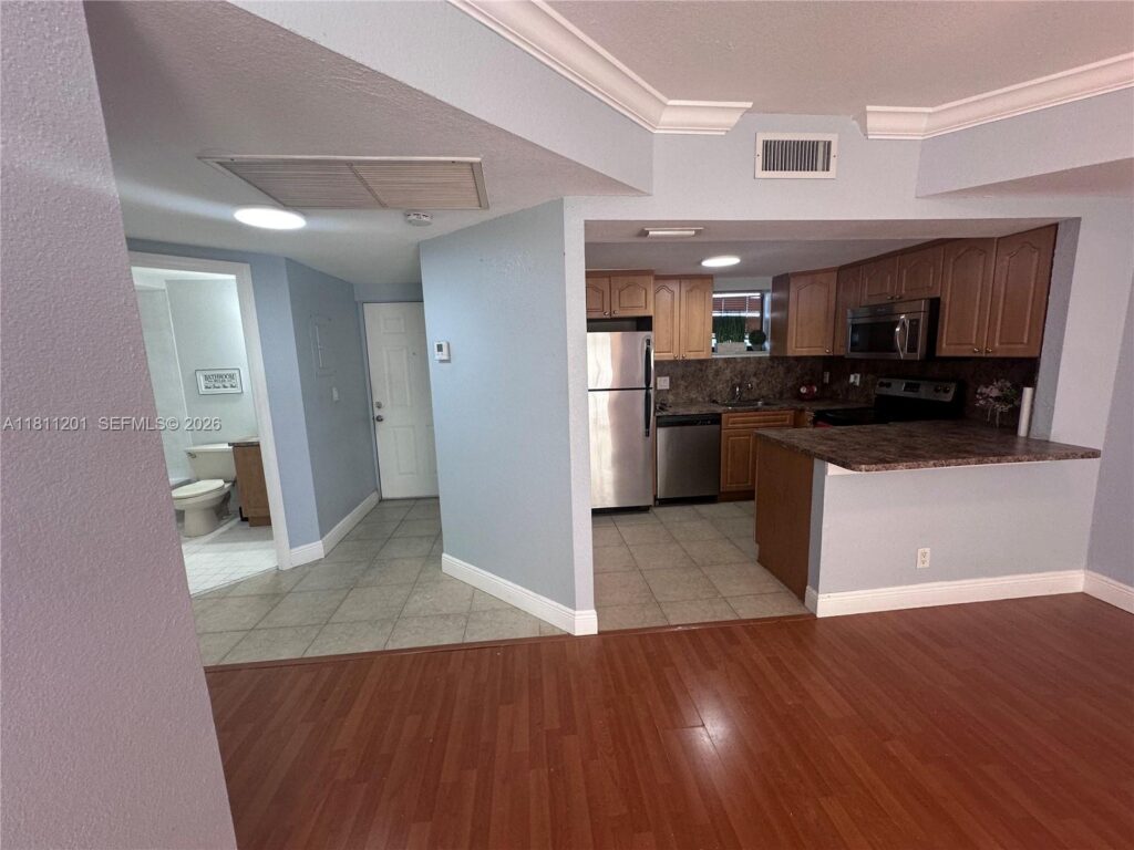 8290 Lake Dr # 502, Doral FL 33166