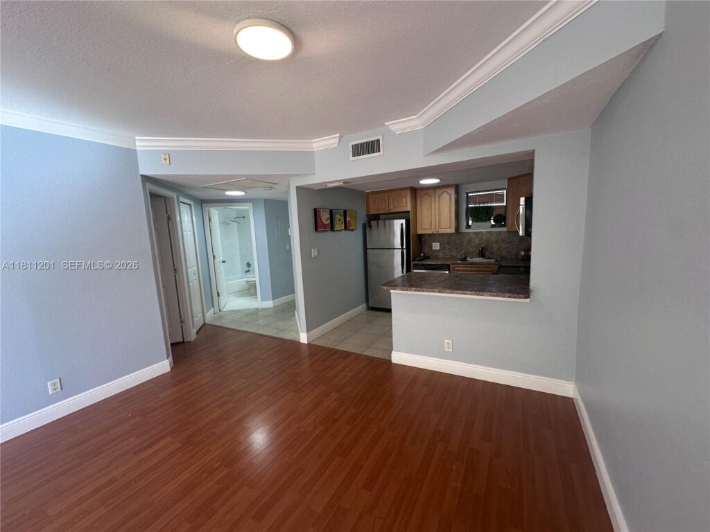 8290 Lake Dr # 502, Doral FL 33166