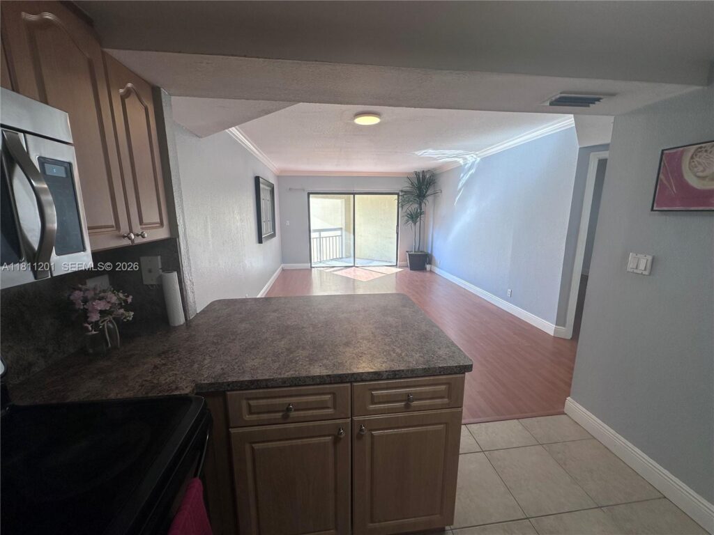 8290 Lake Dr # 502, Doral FL 33166