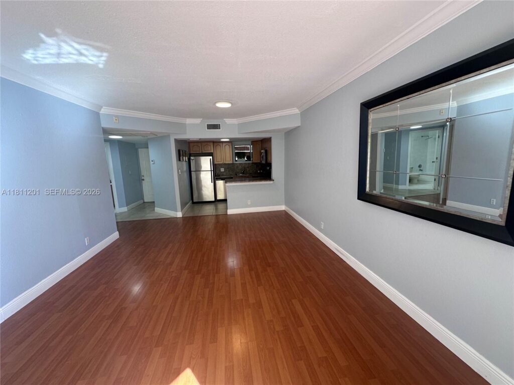 8290 Lake Dr # 502, Doral FL 33166