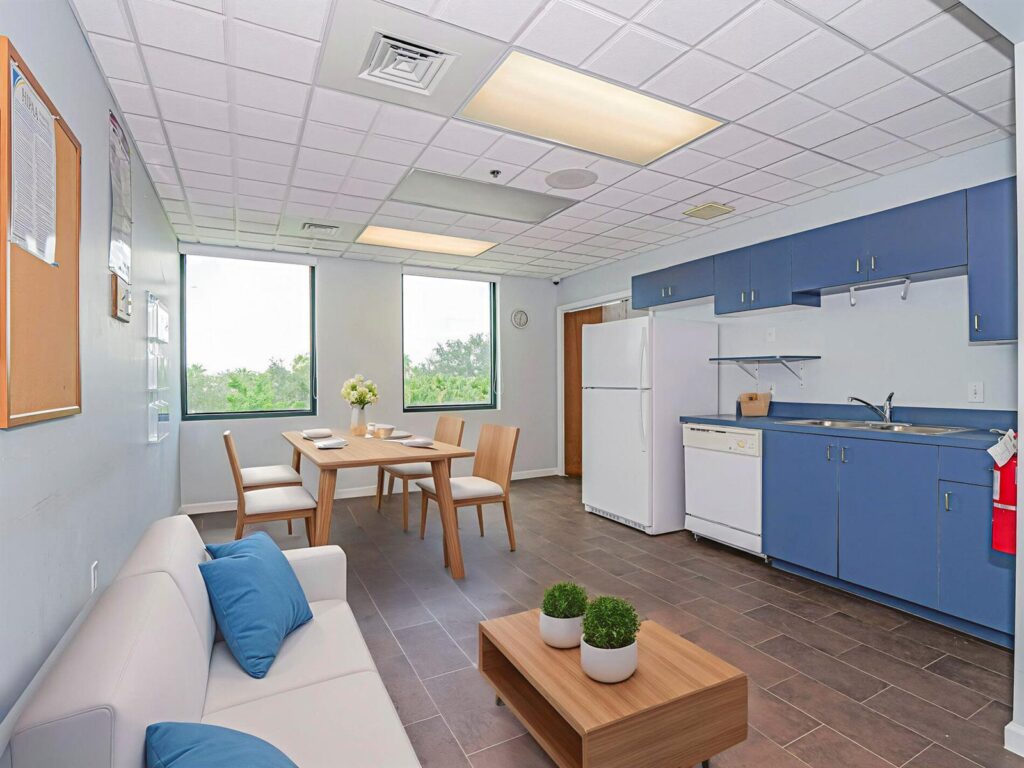 3755 7th Terrace Suite P, Vero Beach FL 32960