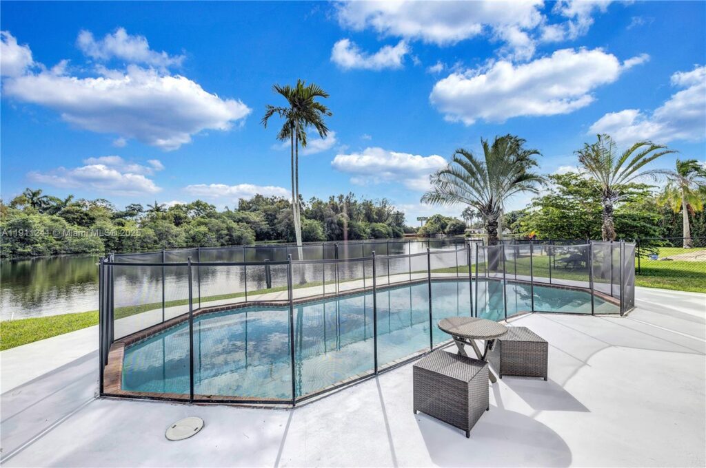 217 N 31st Ave, Hollywood FL 33021