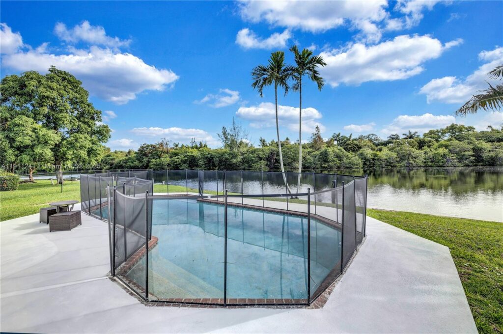 217 N 31st Ave, Hollywood FL 33021