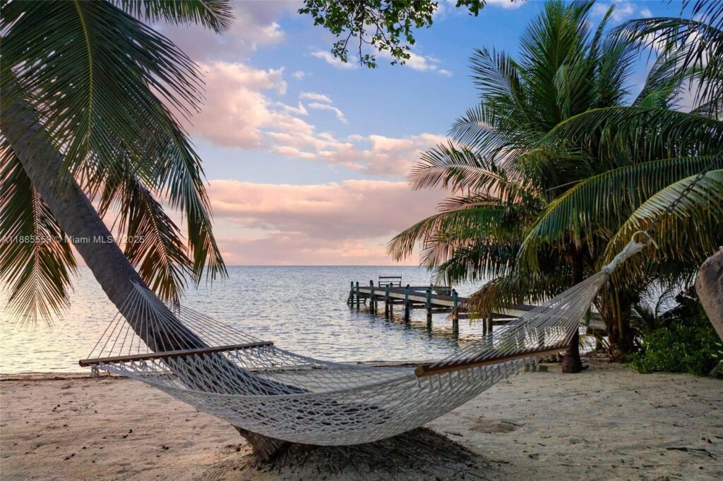 109 Columbus Dr, Islamorada FL 33036