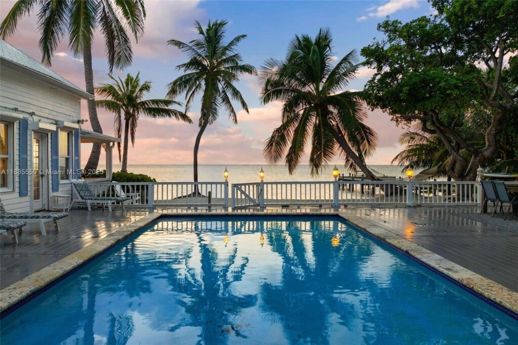 109 Columbus Dr, Islamorada FL 33036
