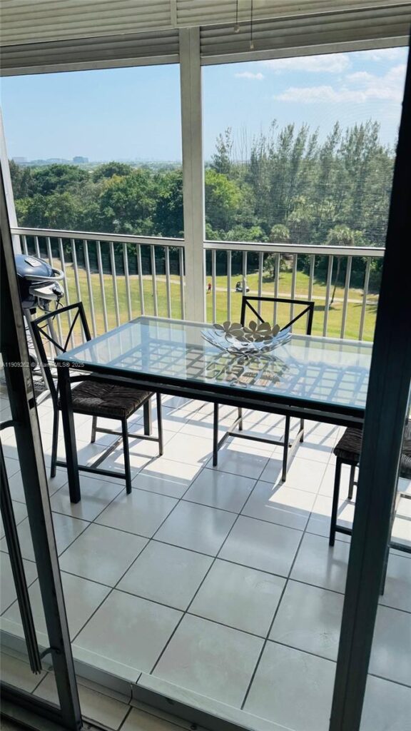 3150 N Palm Aire Dr # 801, Pompano Beach FL 33069