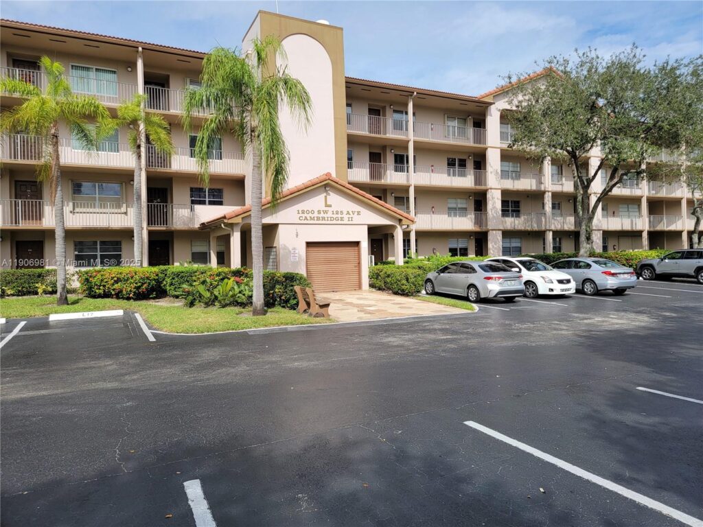 1200 SW 125th Ave # 211L, Pembroke Pines FL 33027
