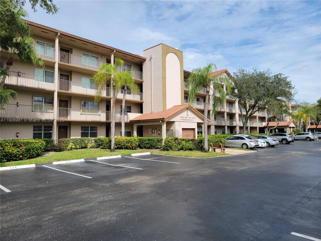 1200 SW 125th Ave # 211L, Pembroke Pines FL 33027