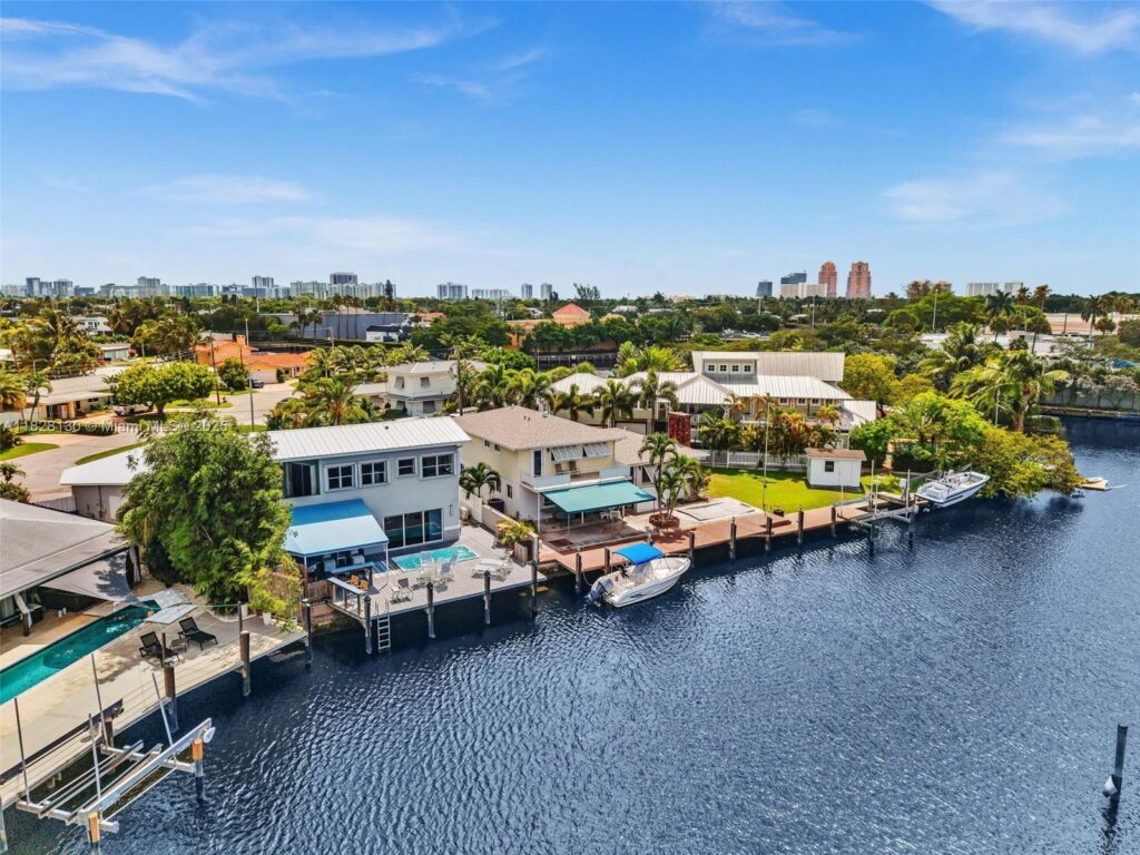 2108 NE 24th St, Wilton Manors FL 33305