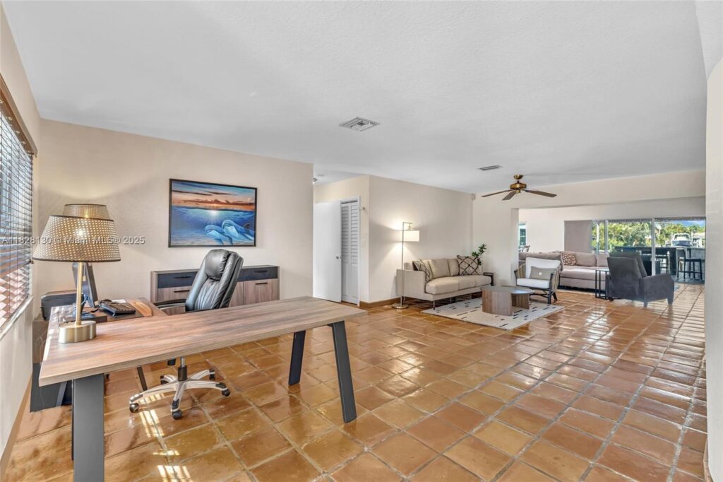 2108 NE 24th St, Wilton Manors FL 33305