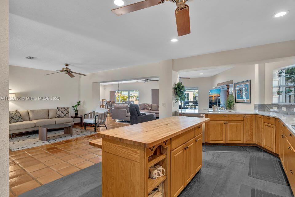 2108 NE 24th St, Wilton Manors FL 33305