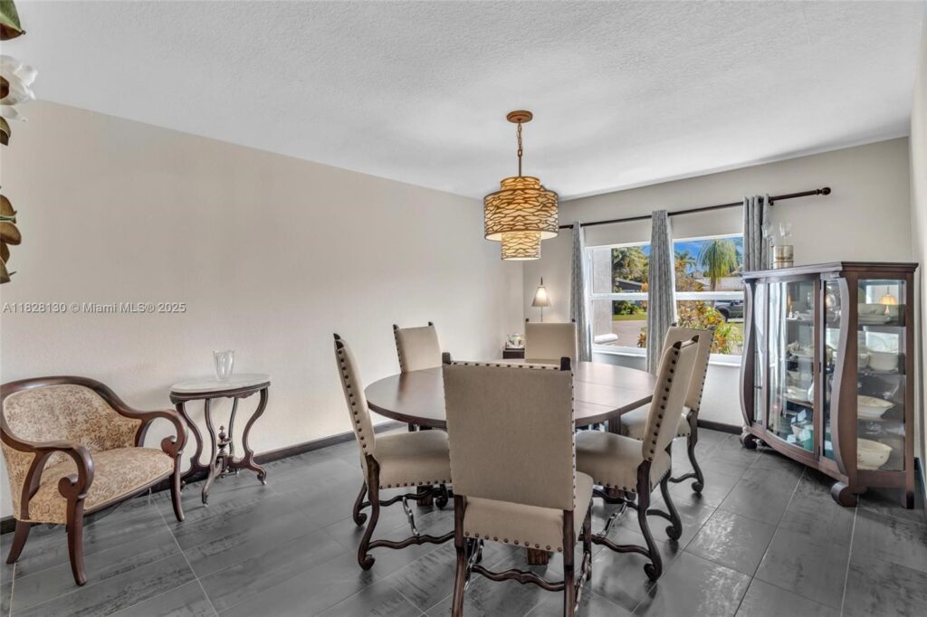 2108 NE 24th St, Wilton Manors FL 33305