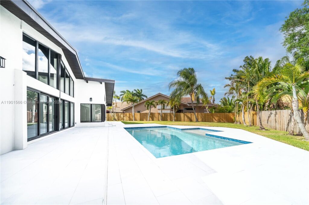 842 W Coco Plum Cir, Plantation FL 33324