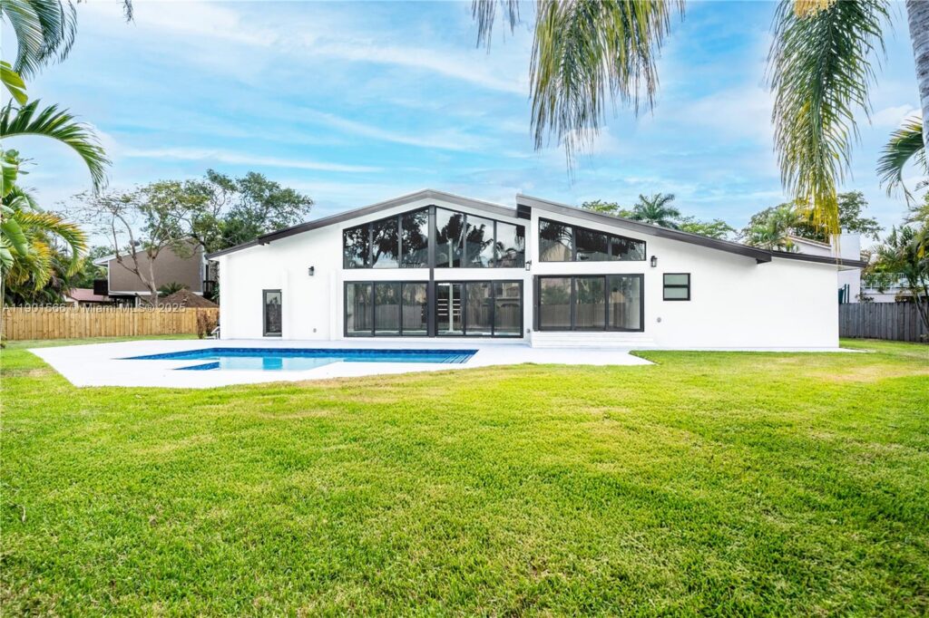 842 W Coco Plum Cir, Plantation FL 33324