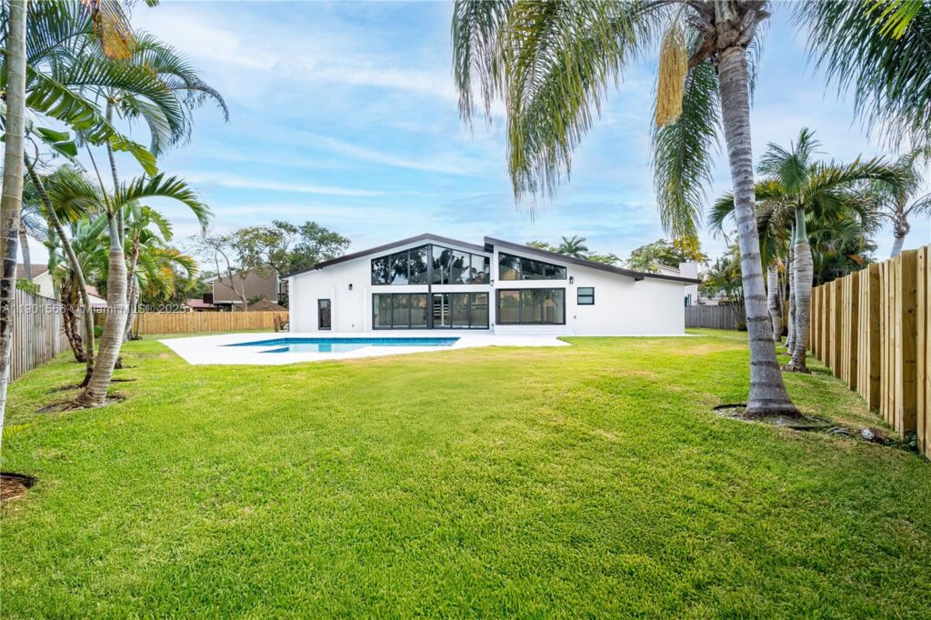 842 W Coco Plum Cir, Plantation FL 33324