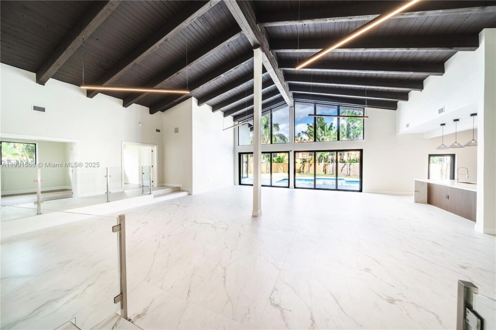 842 W Coco Plum Cir, Plantation FL 33324
