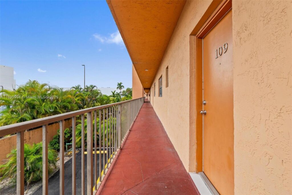 1800 W 54th St # 109, Hialeah FL 33012
