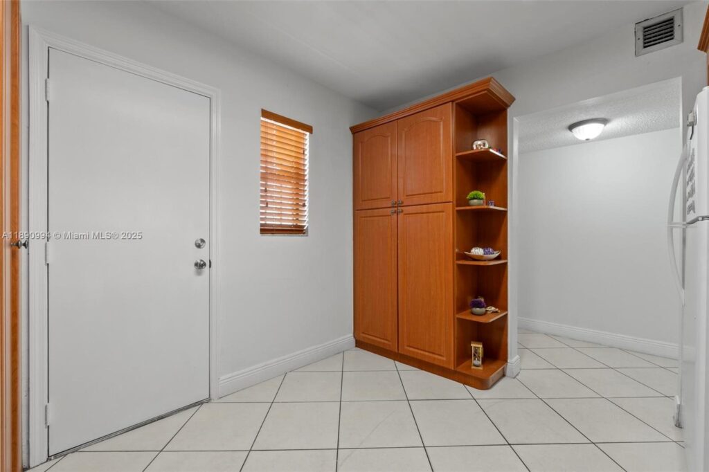 1800 W 54th St # 109, Hialeah FL 33012