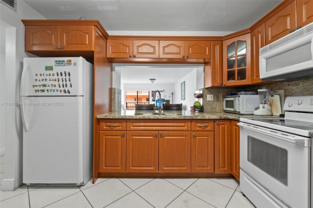 1800 W 54th St # 109, Hialeah FL 33012