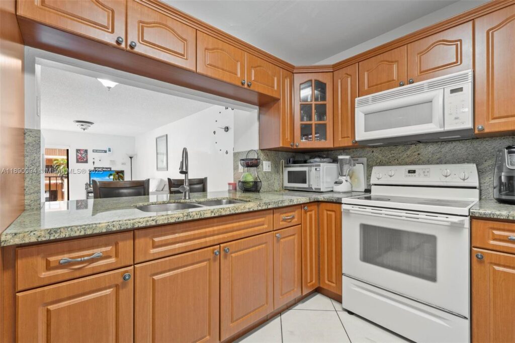 1800 W 54th St # 109, Hialeah FL 33012