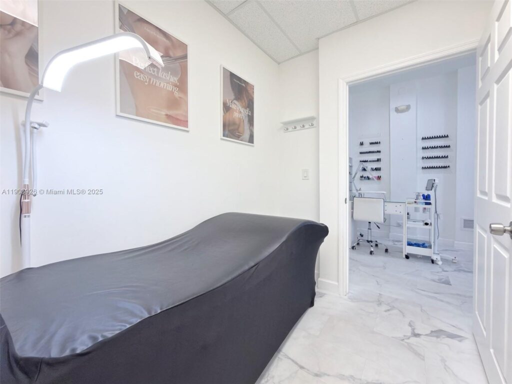 218 Commercial Blvd # 108, Lauderdale By The Sea FL 33308