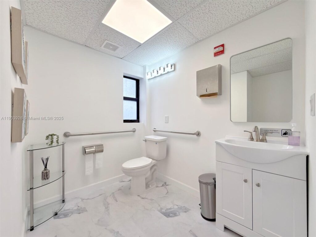 218 Commercial Blvd # 108, Lauderdale By The Sea FL 33308