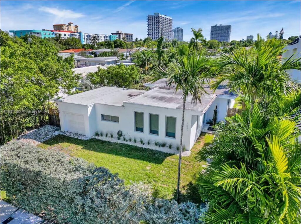 7537 W Treasure Dr, North Bay Village FL 33141