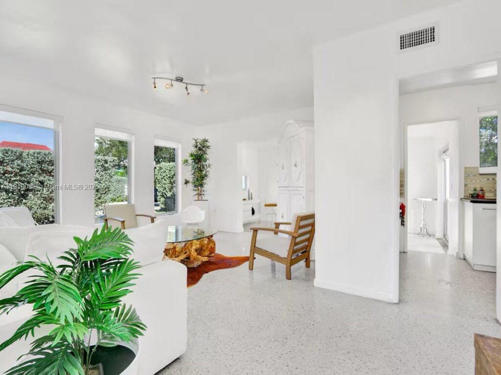 7537 W Treasure Dr, North Bay Village FL 33141