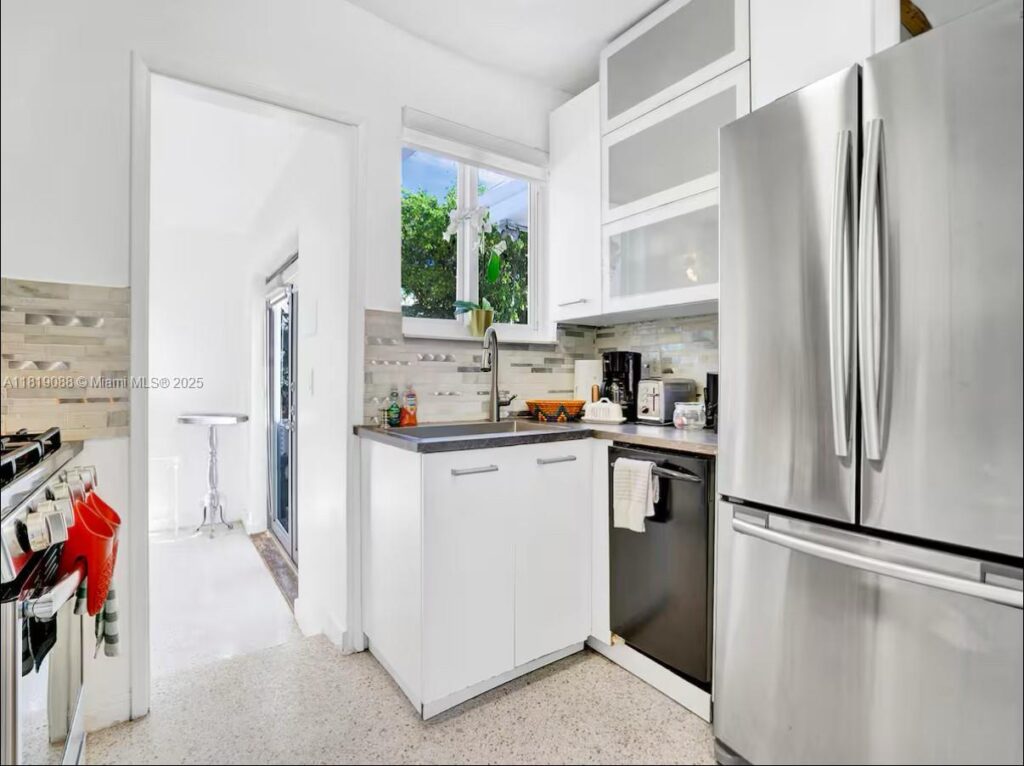 7537 W Treasure Dr, North Bay Village FL 33141
