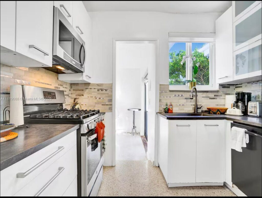 7537 W Treasure Dr, North Bay Village FL 33141