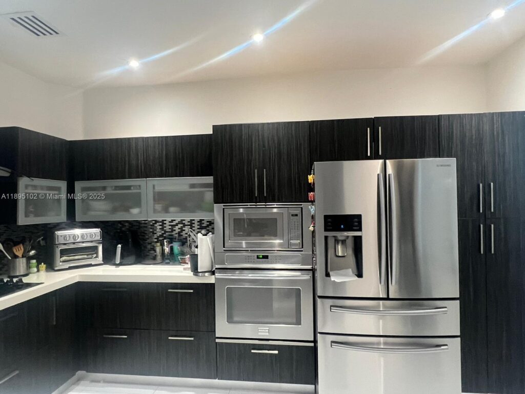 11281 NW 84th St, Doral FL 33178