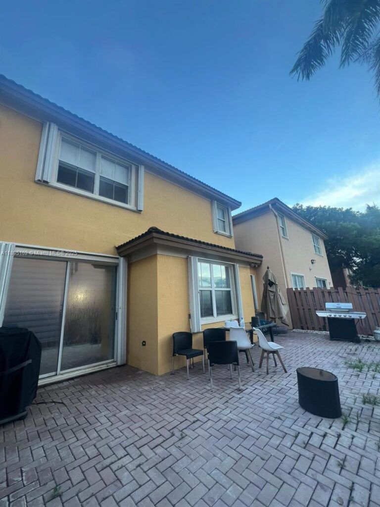 11281 NW 84th St, Doral FL 33178