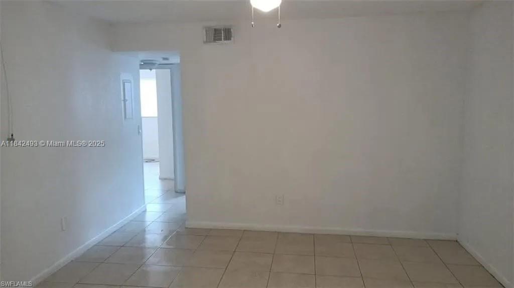 2524 Congress St # 4, Other City – In The State Of Florida FL 33901