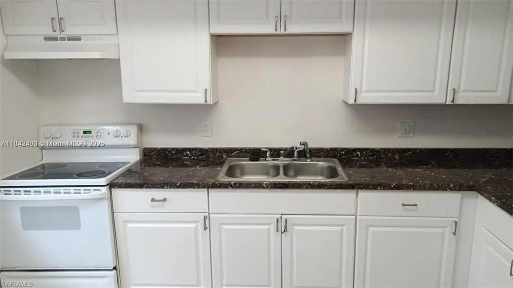 2524 Congress St # 4, Other City – In The State Of Florida FL 33901