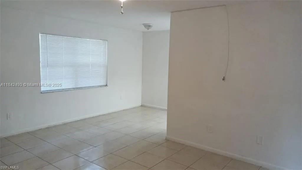 2524 Congress St # 4, Other City – In The State Of Florida FL 33901