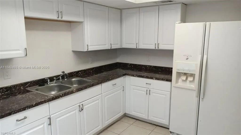 2524 Congress St # 4, Other City – In The State Of Florida FL 33901
