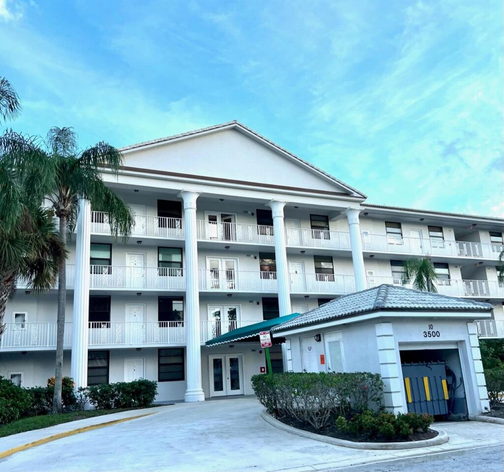 3500 Whitehall Drive N # 202, West Palm Beach FL 33401