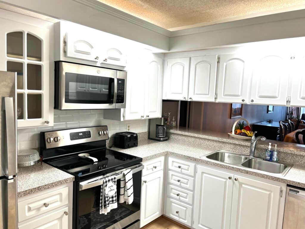 3500 Whitehall Drive N # 202, West Palm Beach FL 33401