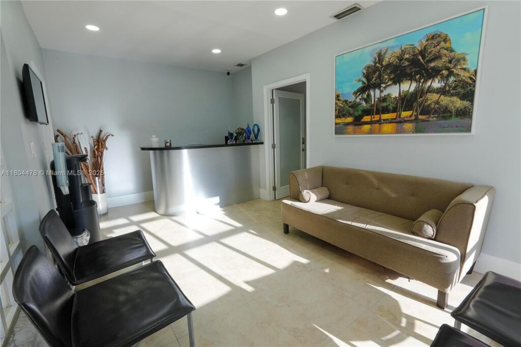 8125 SW 120th St, Pinecrest FL 33156