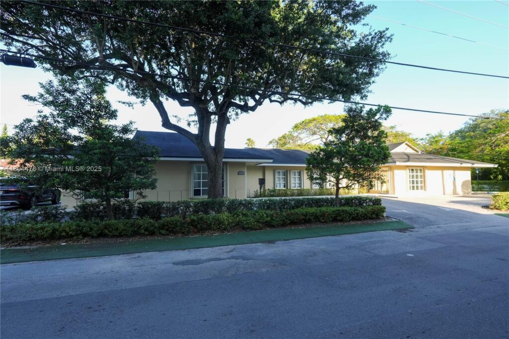 8125 SW 120th St, Pinecrest FL 33156