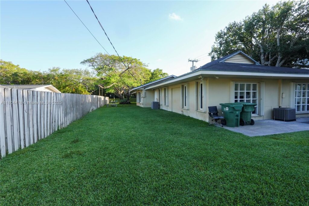 8125 SW 120th St, Pinecrest FL 33156