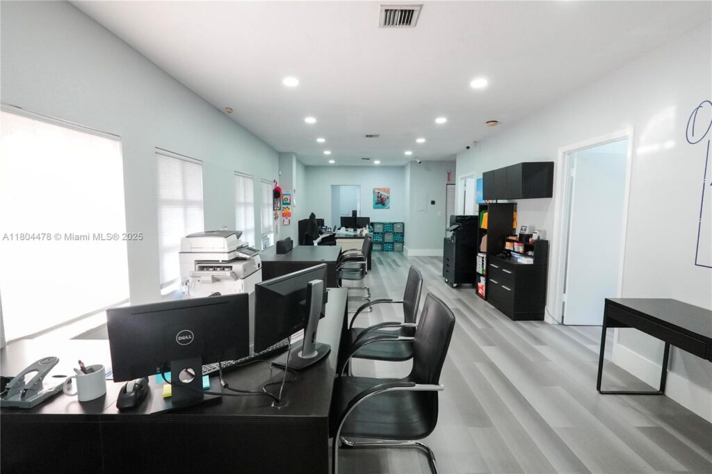 8125 SW 120th St, Pinecrest FL 33156