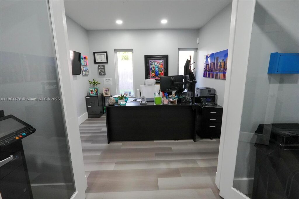 8125 SW 120th St, Pinecrest FL 33156